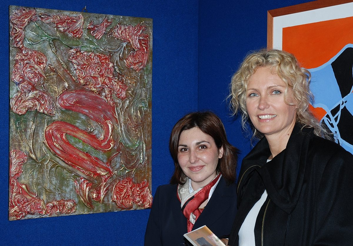 Sonia Vangi con Licia Colò all'inaugurazione della Biennale di Caserta